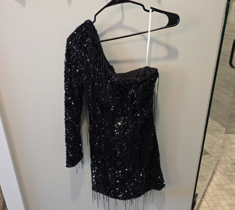 Elegant Black Sequin One-Shoulder Prom Dress